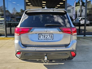 2021 Mitsubishi Outlander - Thumbnail