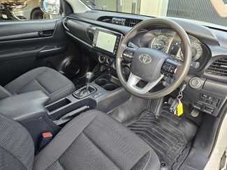 2024 Toyota Hilux - Thumbnail