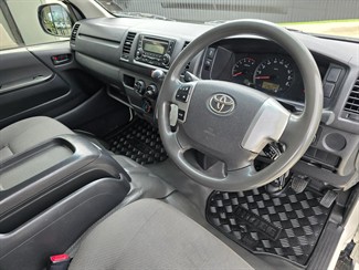 2015 Toyota Hiace - Thumbnail