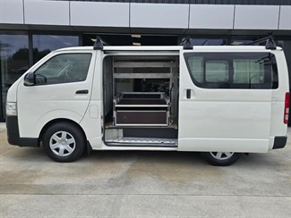 2015 Toyota Hiace - Thumbnail