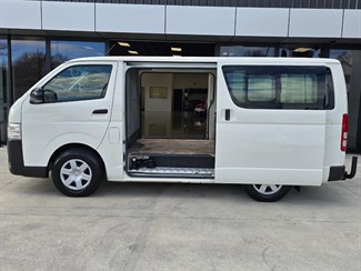 2018 Toyota Hiace - Thumbnail