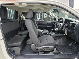 2023 Toyota Hilux - Thumbnail