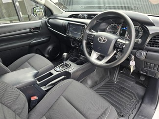 2023 Toyota Hilux - Thumbnail