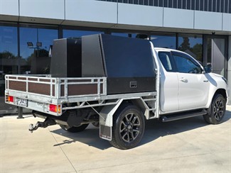 2023 Toyota Hilux - Thumbnail