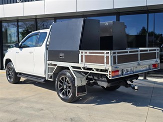 2023 Toyota Hilux - Thumbnail