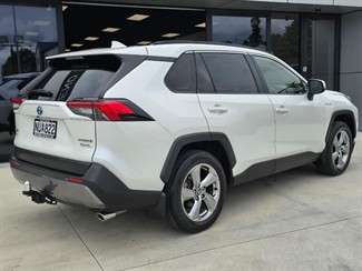 2021 Toyota RAV4 - Thumbnail