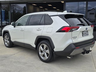 2021 Toyota RAV4 - Thumbnail