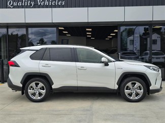 2021 Toyota RAV4 - Thumbnail