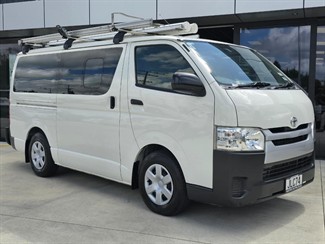 2015 Toyota Hiace - Thumbnail