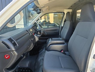 2015 Toyota Hiace - Thumbnail