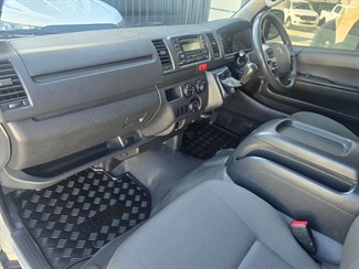 2015 Toyota Hiace - Thumbnail