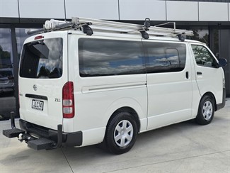 2015 Toyota Hiace - Thumbnail