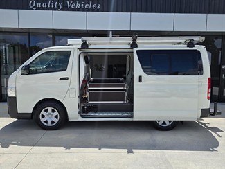 2015 Toyota Hiace - Thumbnail