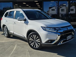 2020 Mitsubishi Outlander - Thumbnail
