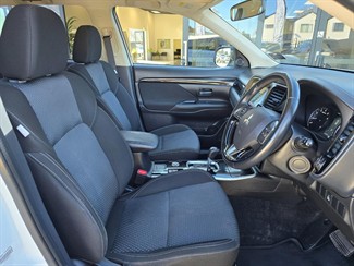 2020 Mitsubishi Outlander - Thumbnail