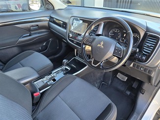 2020 Mitsubishi Outlander - Thumbnail