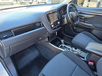 2020 Mitsubishi Outlander - Thumbnail