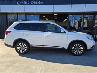 2020 Mitsubishi Outlander - Thumbnail
