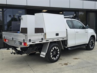 2025 Toyota Hilux - Thumbnail