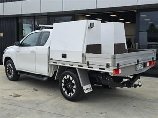 2025 Toyota Hilux - Thumbnail