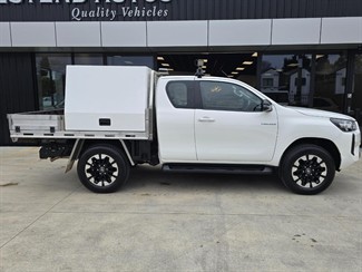2025 Toyota Hilux - Thumbnail