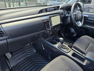 2023 Toyota Hilux - Thumbnail