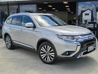 2022 Mitsubishi Outlander - Thumbnail