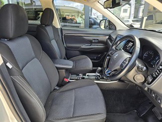 2022 Mitsubishi Outlander - Thumbnail