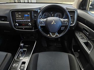 2022 Mitsubishi Outlander - Thumbnail