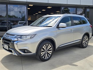 2022 Mitsubishi Outlander - Thumbnail