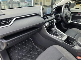 2022 Toyota Rav4 - Thumbnail