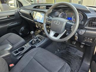 2017 Toyota Hilux - Thumbnail