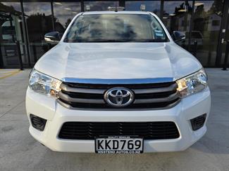 2017 Toyota Hilux - Thumbnail