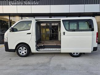2016 Toyota Hiace - Thumbnail