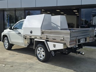 2024 Mitsubishi Triton - Thumbnail