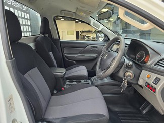 2018 Mitsubishi Triton - Thumbnail