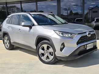 2019 Toyota Rav4 - Thumbnail