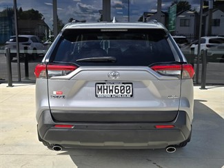 2019 Toyota Rav4 - Thumbnail