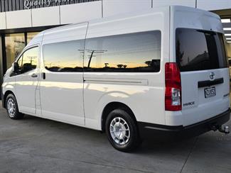 2022 Toyota Hiace - Thumbnail