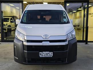 2022 Toyota Hiace - Thumbnail