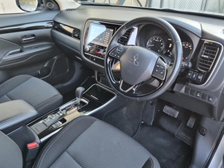 2021 Mitsubishi Outlander - Thumbnail