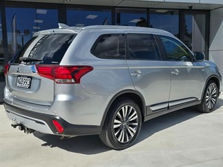 2021 Mitsubishi Outlander - Thumbnail