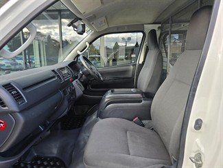 2015 Toyota Hiace - Thumbnail