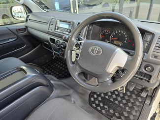 2015 Toyota Hiace - Thumbnail