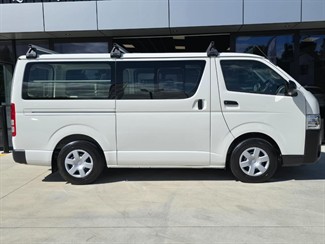 2015 Toyota Hiace - Thumbnail