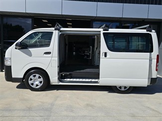 2015 Toyota Hiace - Thumbnail