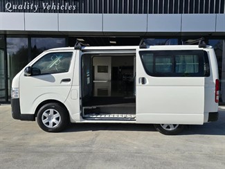 2016 Toyota Hiace - Thumbnail
