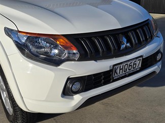 2017 Mitsubishi Triton - Thumbnail