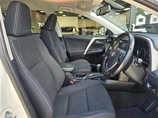 2018 Toyota RAV4 - Thumbnail