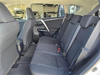 2018 Toyota RAV4 - Thumbnail